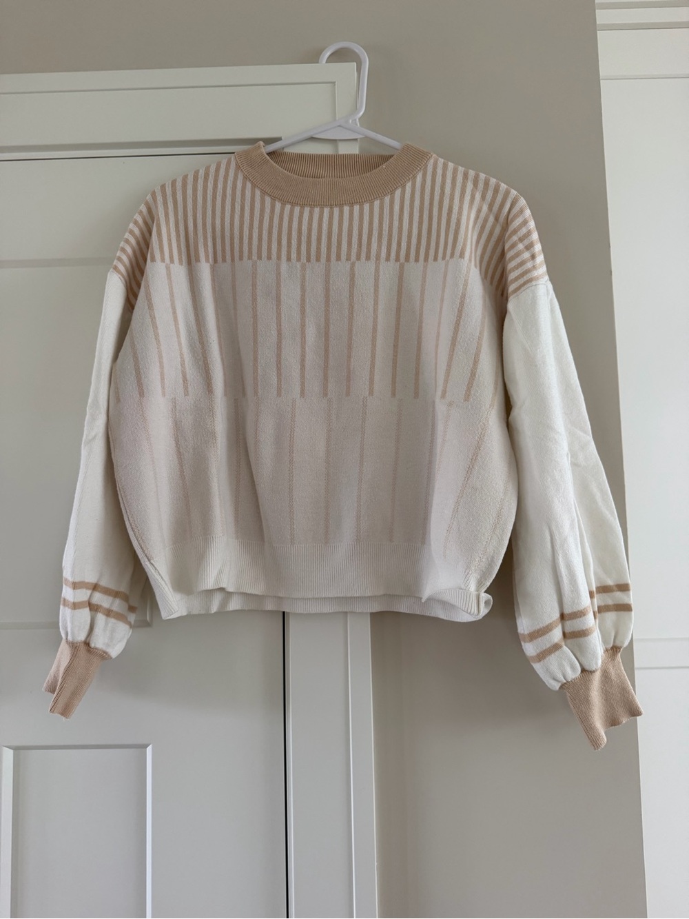 Source Unknown Beige & White Striped Crewneck Sweater